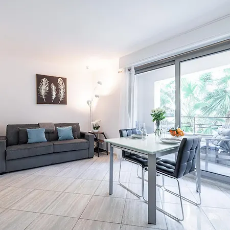 Centre Terrasse Climatisation 50m * Μεντόν