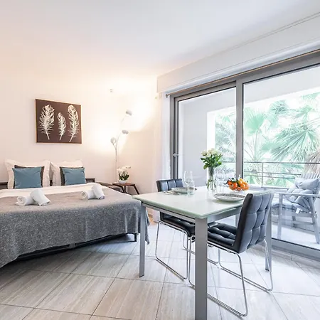 Centre Terrasse Climatisation 50m * Μεντόν