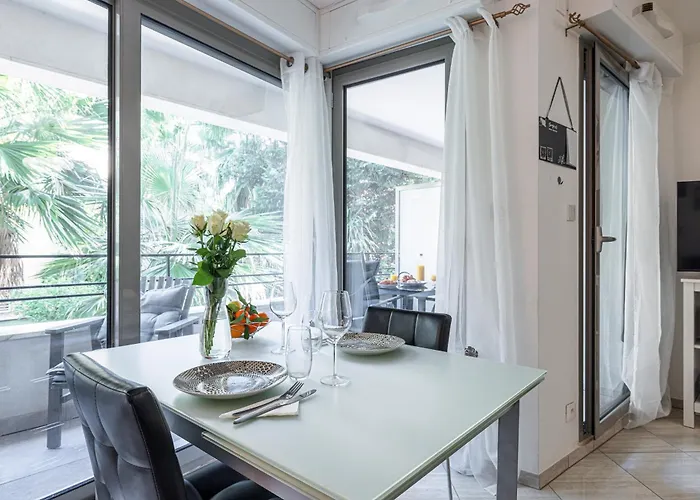דירה Chez Lili Centre Terrasse Clim 50m מנטון