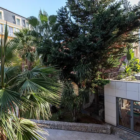 Centre Terrasse Climatisation 50m